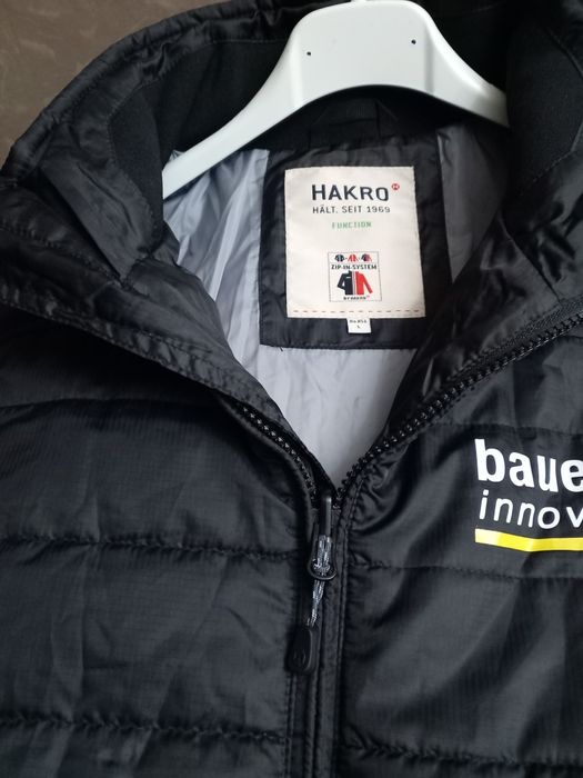 Мъжко черно яке.