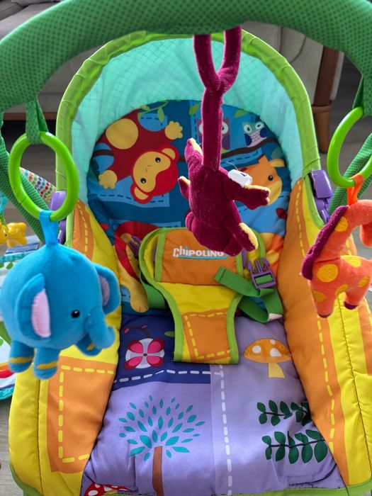 Лот за бебе - шезлонг, активна гимнастика и въртележка за кошара