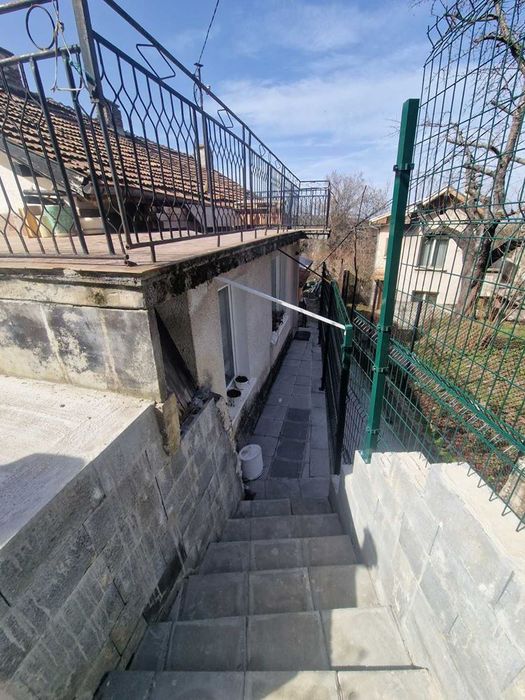 Двуетажна къща в кв. Княжево! До Витоша!