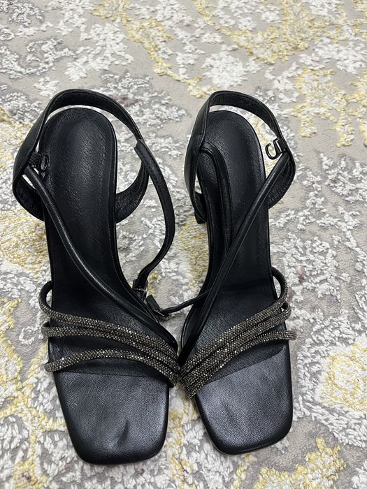 Продам босоножки 37р