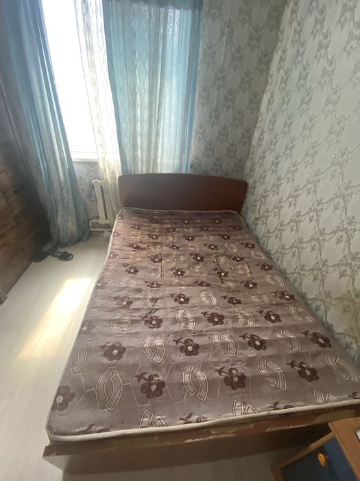 двухспальная кровать