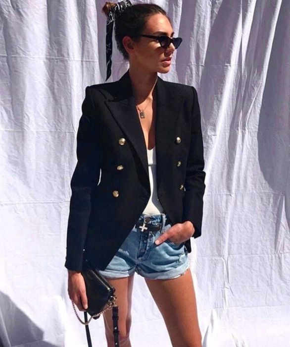 Дамско сако с двуредно закопчаване