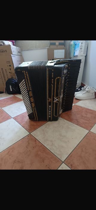 Vând urgent Acordeon !