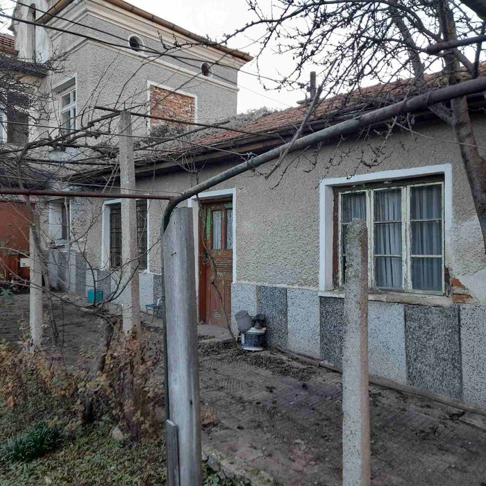 Продава къща в село Дъбравите