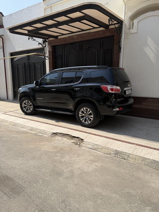 Trailblazer 20/21 qora kam yurgan tozza holati ideal
