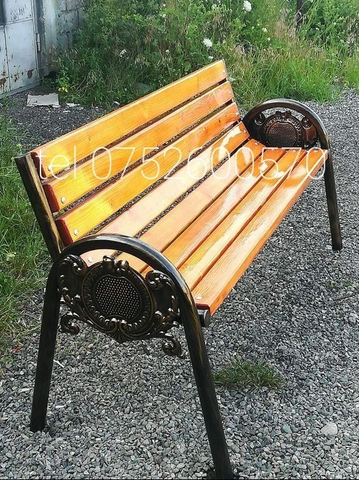 De vânzare, set,masă cu 2banci, la un preț foarte mic