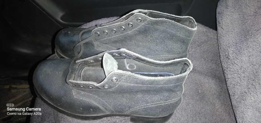 Продам спец обувь ботинки