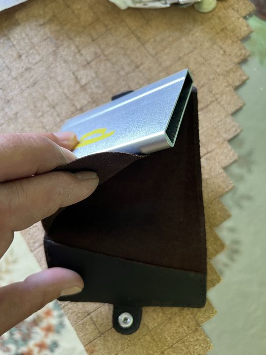 Портфейл и картодържач