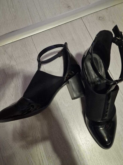 Дамски елегантни боти със среден ток