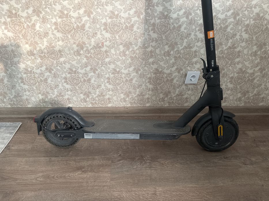 Mi Electric Scooter Essential    Электросамокат Mi Essential