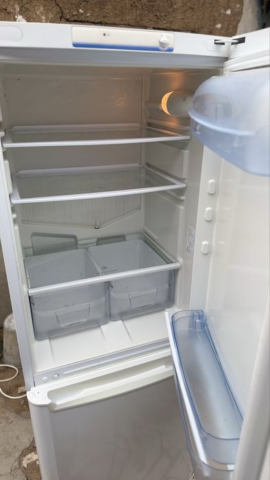 Холодильник Indesit продам