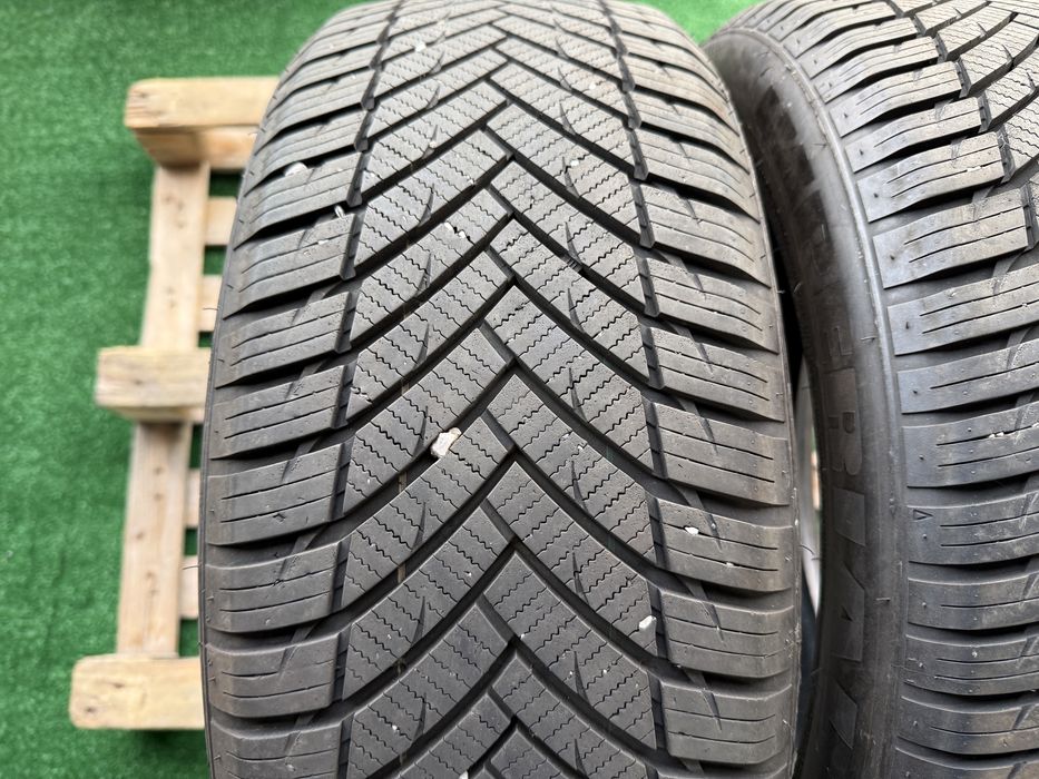 2бр. ОТЛИЧНИ ВСЕСЕЗОННИ Гуми С Борд 215/55R/17 -IMPERIAL- DOT:0122- 7.4мм.