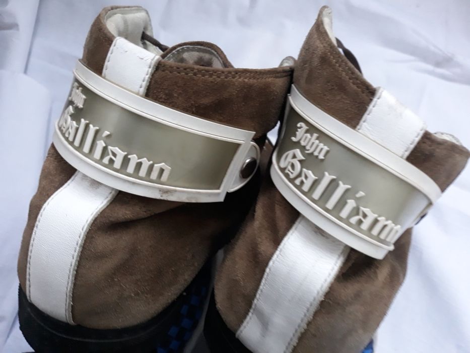 Vand urgent ghete din piele interior si exterior firma john Balliann.