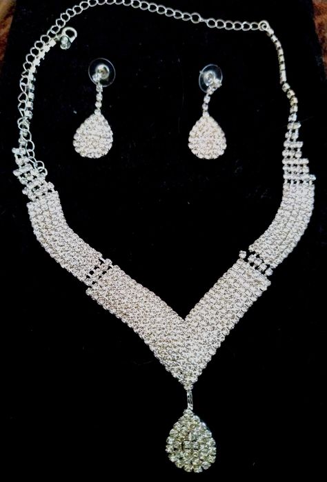 Празничен луксозен комплект колие и обеци