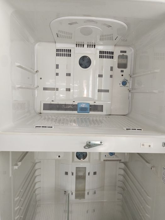 Продаётся большой холодильник