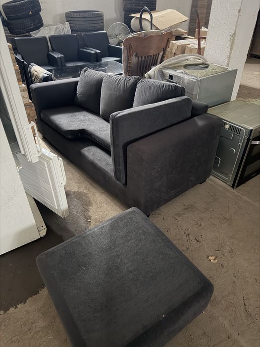 Диван с възглавнички