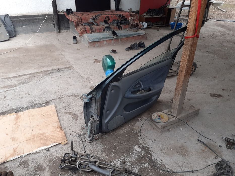 Двери на Hyundai Avante 1998