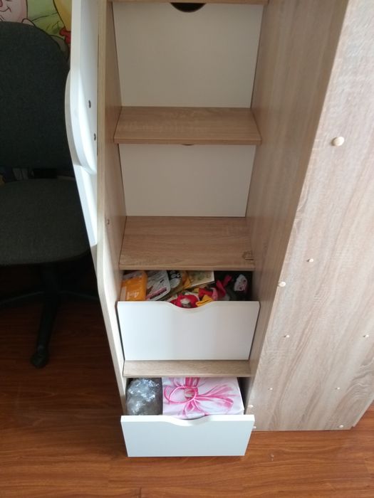 Продам кровать двухэтажную