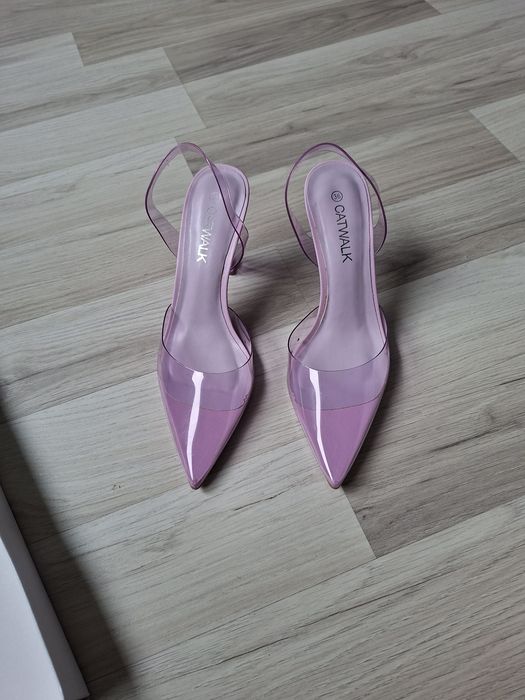 Дамски обувки с токчета на марката Catwalk!