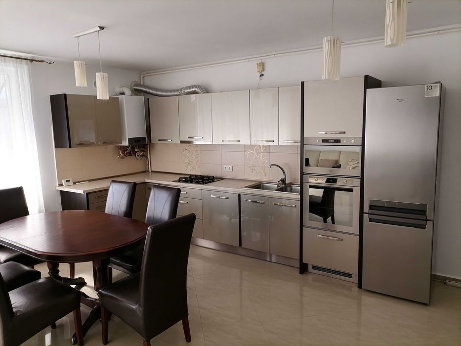 Apartament cu 3 camere 98 mp, închiriere pe termen lung