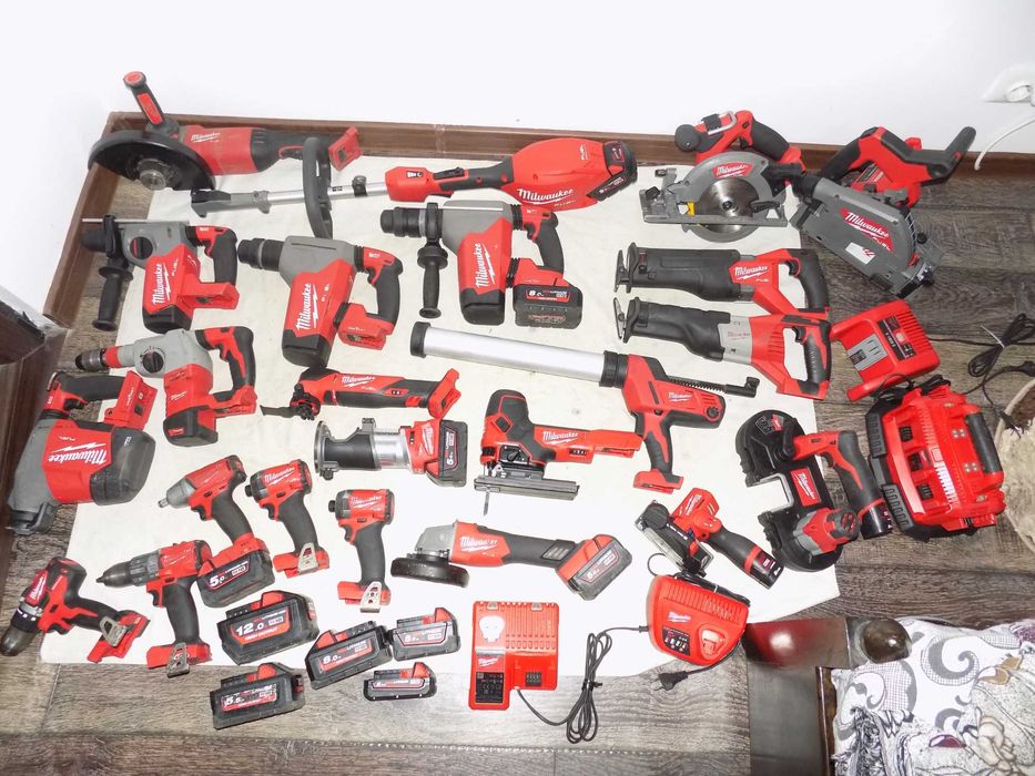 Fierastrau cu banda 12 Milwaukee , scule 18V  M 18 FPS55 , M 18 FOPH 2 , C 18 PCG