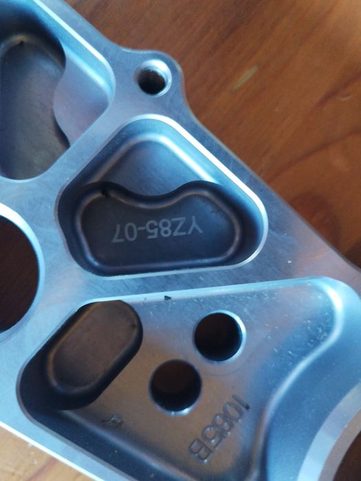 Части за yamaha yz 85 ( бутало, накладки, трипътник и степенки  )
