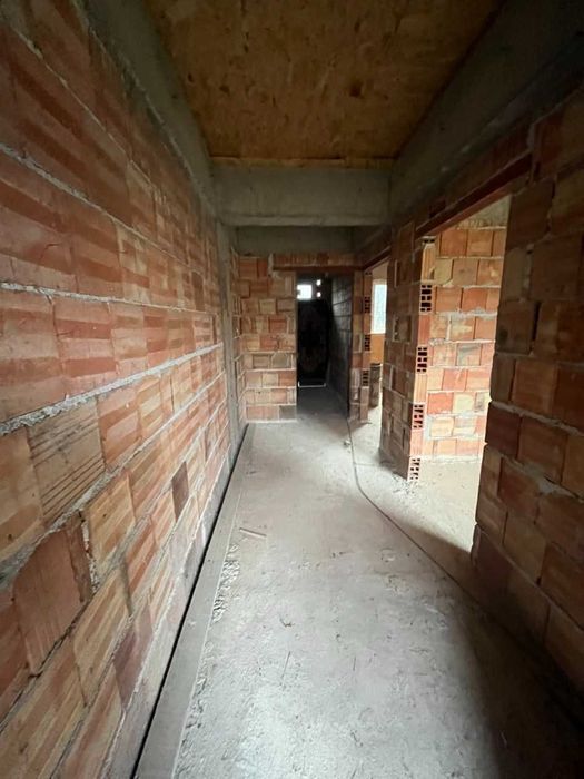 Къща на два етажа с двор – ж.к. Изток, Казанлък