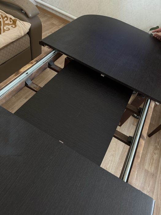 Продам стол+стульев (8шт)