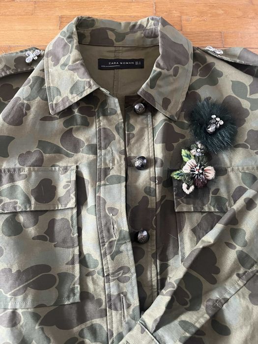Jacheta Zara material camuflaj, masura M, accesorii fashion