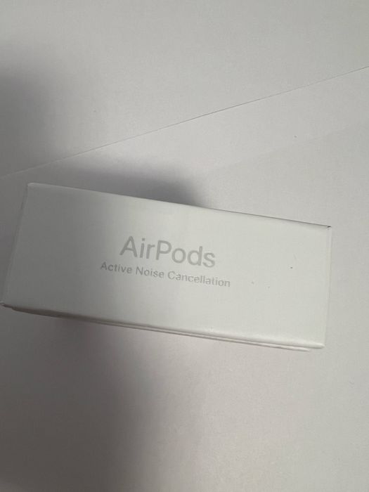 Airpods 4 ,anul 2026