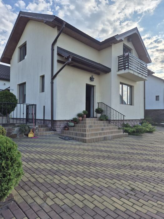Casa de vanzare  zona Dealu Sf Petru
