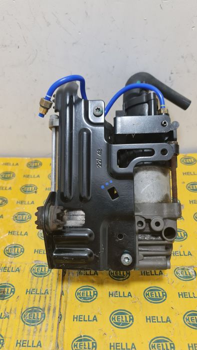 Compresor aer perne suspensie BMW 7 G11 G12 G70 I7 6895101