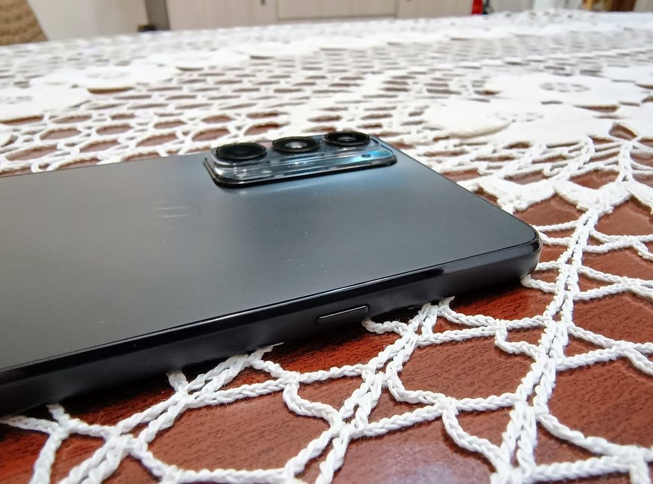 Motorola Edge 20 като нов 128 ром /8 рам и 128 мп камера