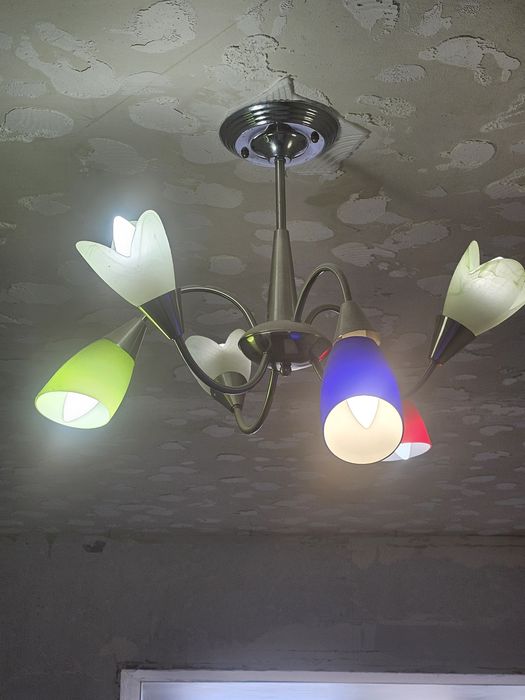 Продам люстру шестирожковую