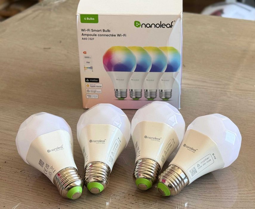 4 becuri inteligente Nanoleaf Essentials Matter Wi-Fi (modelul A60 / E27),