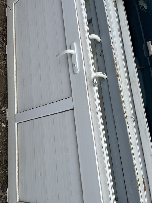 Продам Пластиковые двери