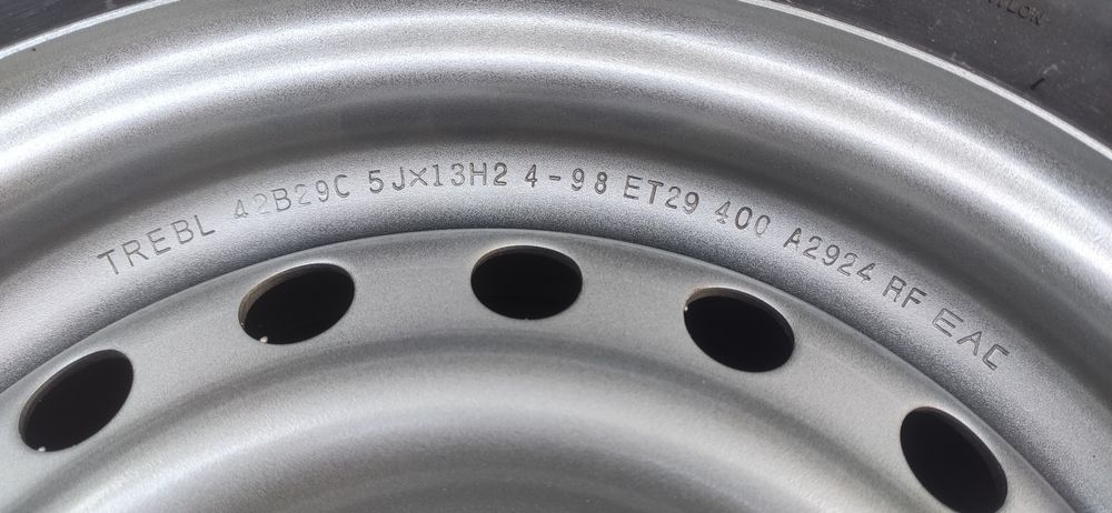 Шины с дисками R13, 2шт., новые