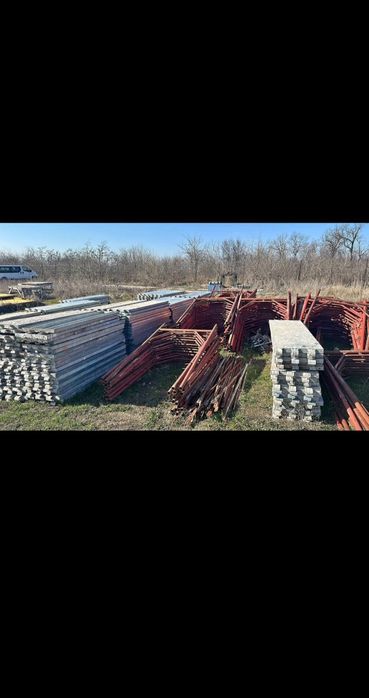 Schela de inchiriat și popi metalici de inchiriat