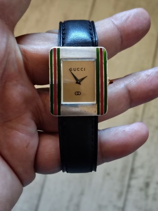 GUCCI сребърен часовник