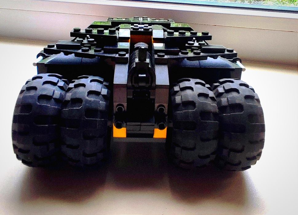 Продам Лего бетмобиль.