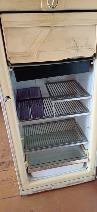 Продам холодильник рабочий в Семее.