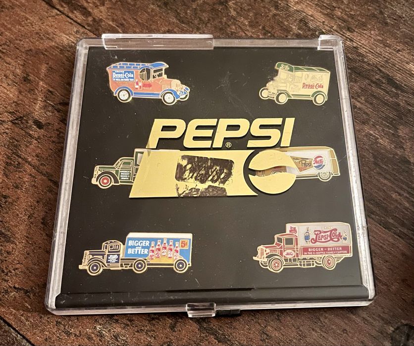 Значки на Пепси Кола PEPSI-COLA колекционерски пинчета комплект кутия