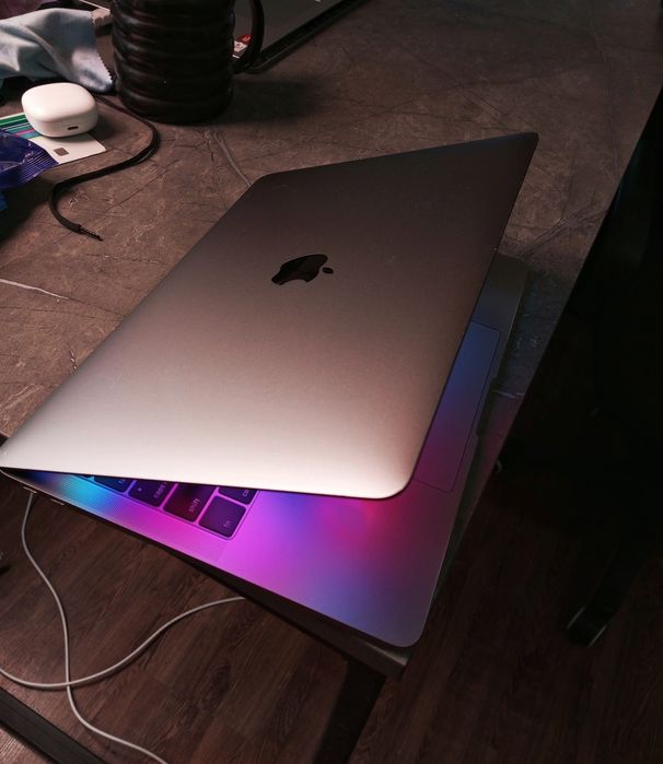 Apple в отличном MacBook PRO мах.