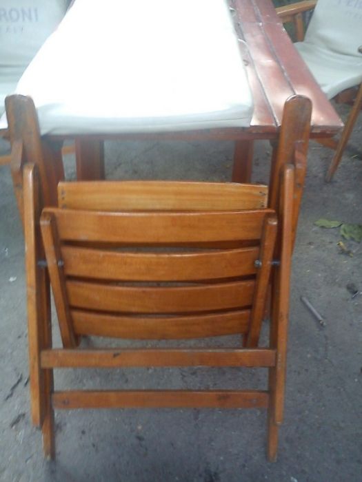 Masa si patru sezlonguri