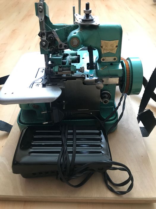 Продам оверлок б/у