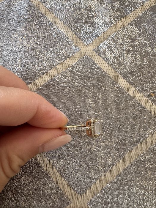 Златен пръстен с цирконий