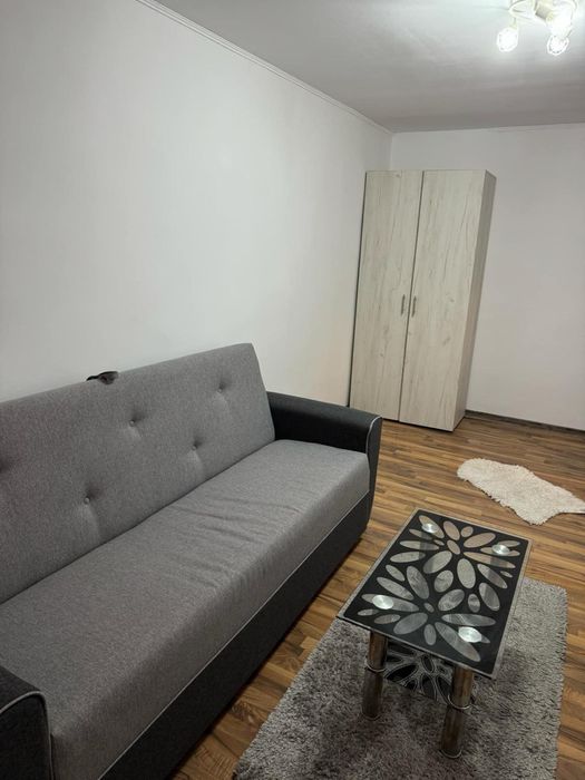 Garsoniera cf 1 de inchiriat