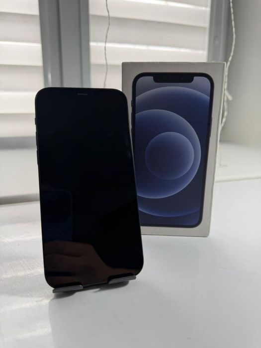 Продам телефон айфон 12