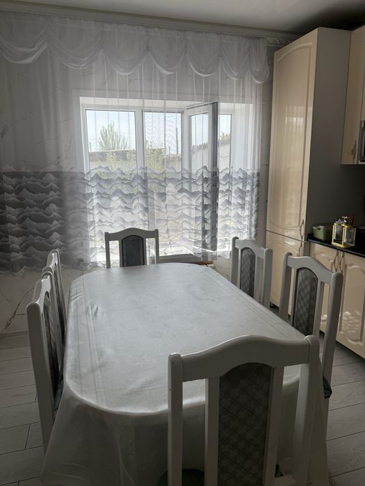 Продам стол + 10 стуля + корпешки