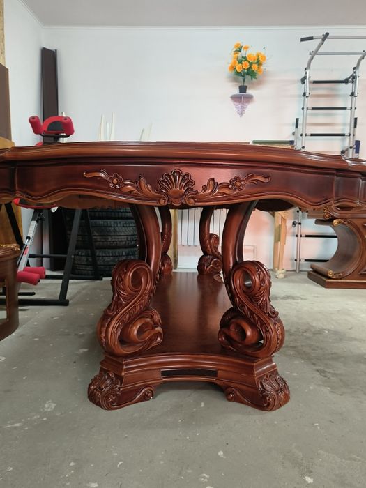 Продается гостинный стол